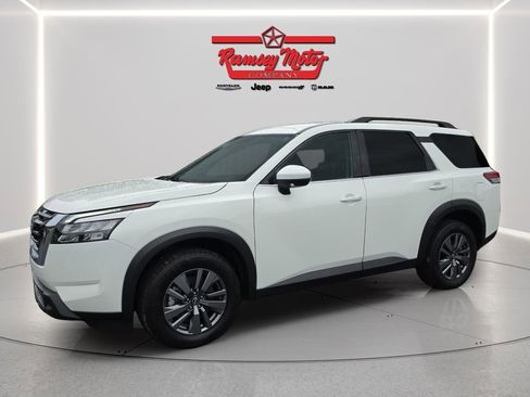 Used 2025 Nissan Pathfinder SV FWD image 1