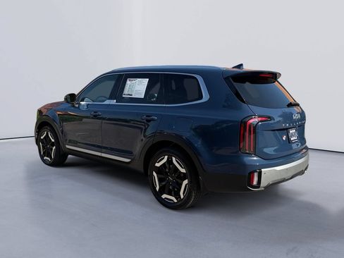 Used 2023 Kia Telluride EX w/ EX Captain's Chair Package FWD image 5