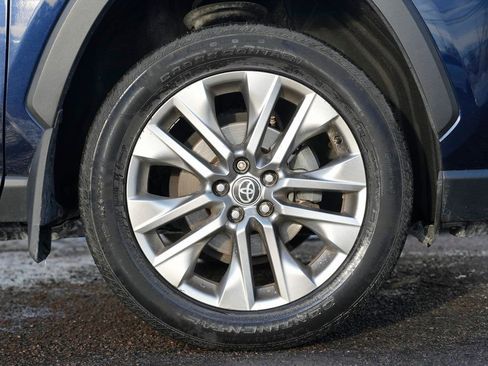 Used 2022 Toyota RAV4 XLE Premium image 12