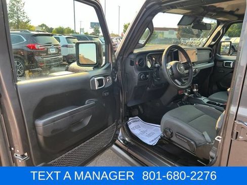 Used 2025 Jeep Wrangler Unlimited Rubicon w/ Convenience Group AWD/4WD image 14
