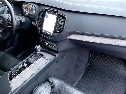Used 2022 Volvo XC90 T6 Inscription w/ Climate Package image 21