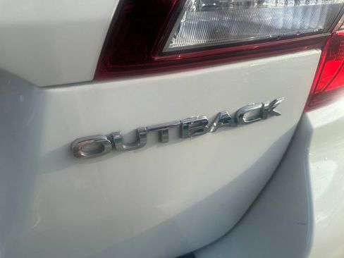 Used 2018 Subaru Outback 2.5i Premium AWD/4WD image 38