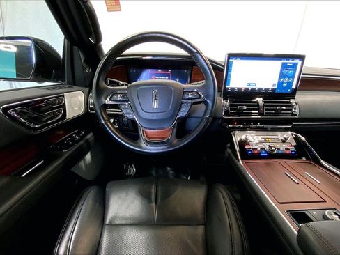 Used 2023 Lincoln Navigator L Reserve AWD/4WD image 4