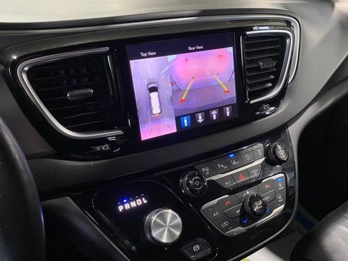 Used 2019 Chrysler Pacifica Touring-L w/ Advanced Safetytec Group FWD image 24