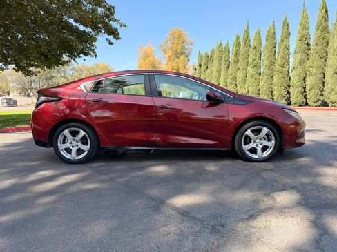 Used 2017 Chevrolet Volt LT w/ Comfort Package FWD image 4