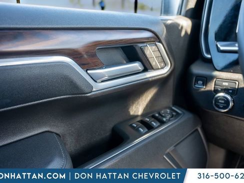 Used 2025 GMC Sierra 1500 SLT AWD/4WD image 19