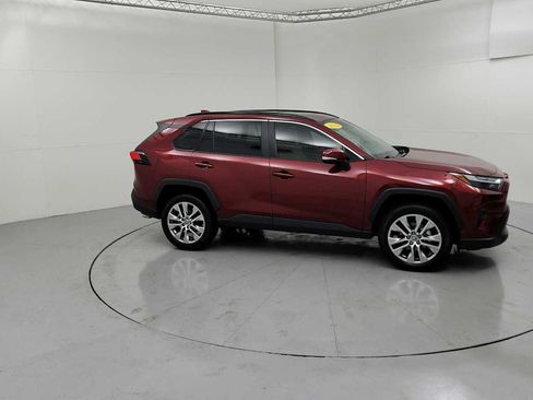 Used 2022 Toyota RAV4 XLE Premium FWD image 12