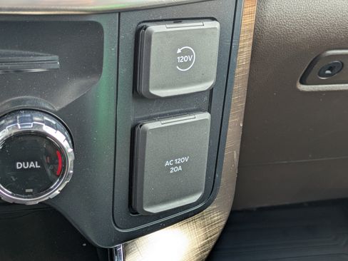 Certified 2025 Ford F150 King Ranch AWD/4WD image 31