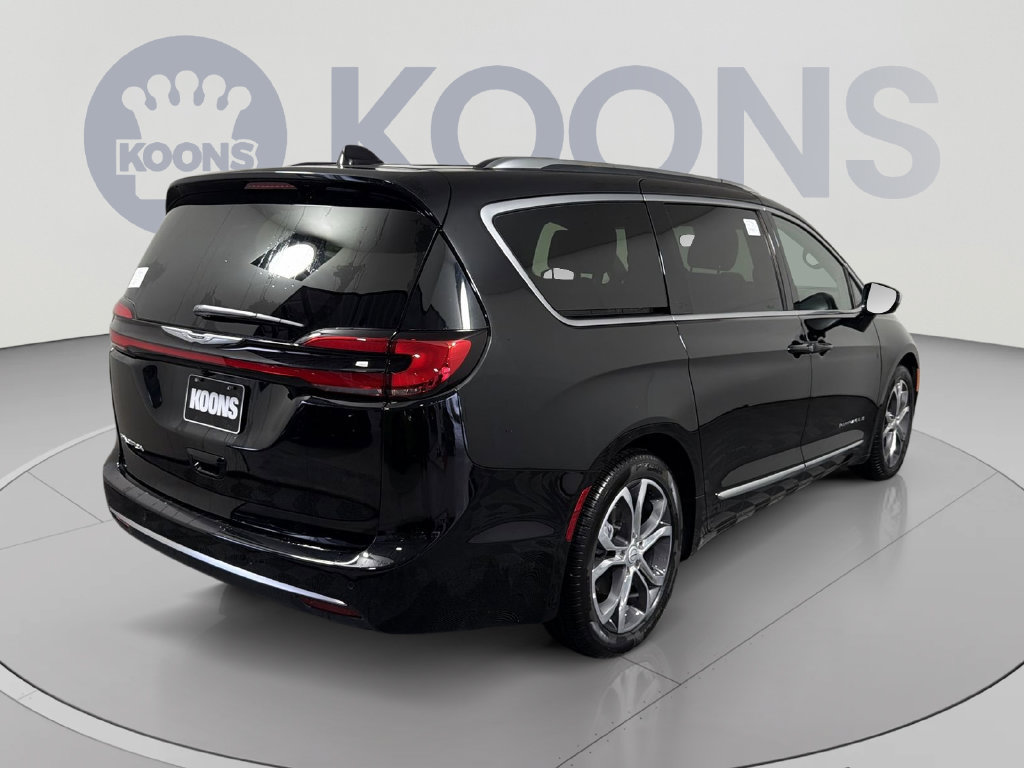 Used 2026 Chrysler Pacifica Pinnacle FWD image 7