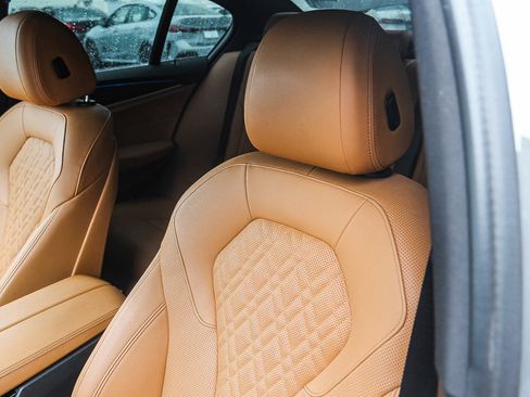 Used 2022 BMW 530e w/ Premium Package image 25