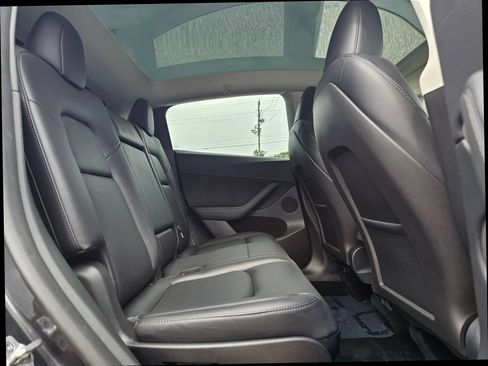 Used 2024 Tesla Model Y Long Range AWD/4WD image 23