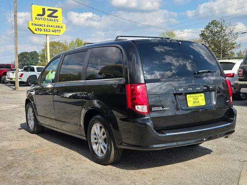 Used 2019 Dodge Grand Caravan SXT image 4