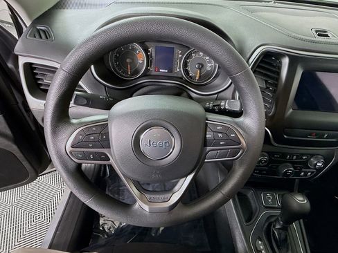 Used 2021 Jeep Cherokee Latitude w/ Mopar Interior Package FWD image 19