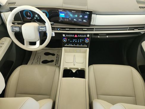 Used 2025 Hyundai Santa Fe SEL FWD image 24