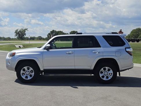 Used 2024 Toyota 4Runner SR5 Premium image 4