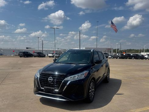 Certified 2023 Nissan Kicks SV FWD image 8