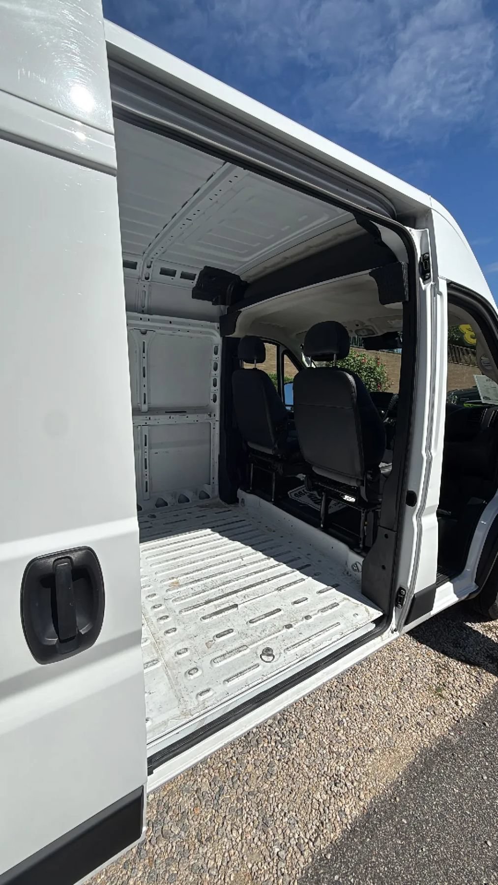 Used 2023 RAM ProMaster 2500 FWD image 48