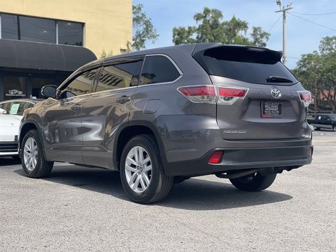 Used 2016 Toyota Highlander LE FWD image 11