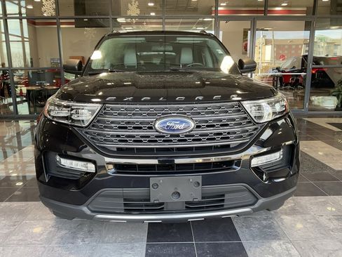 Used 2021 Ford Explorer XLT w/ Equipment Group 202A image 2