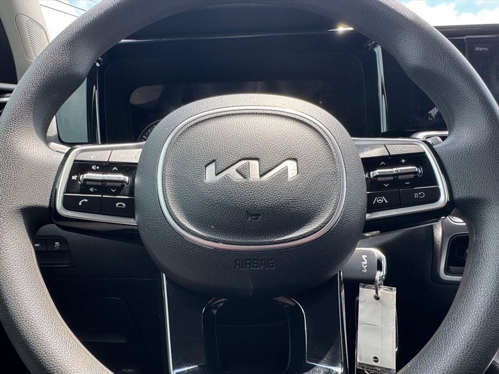 Certified 2023 Kia Sorento LX FWD image 16