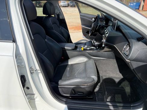 Used 2018 Kia Stinger Premium image 31