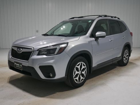 Used 2021 Subaru Forester Premium image 1