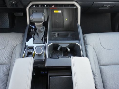 Used 2024 Toyota Tundra Limited image 16