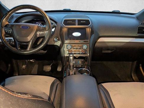 Used 2017 Ford Explorer XLT w/ Equipment Group 202A image 10