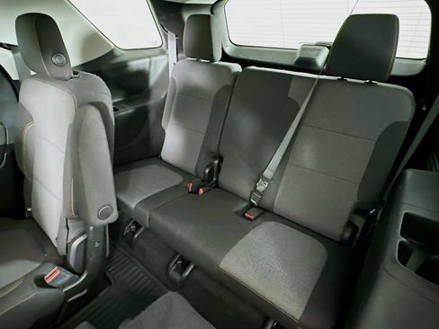 Used 2018 Chevrolet Traverse LT image 28