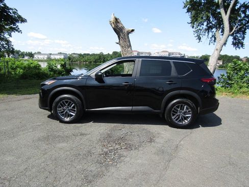 Used 2024 Nissan Rogue S AWD/4WD image 4