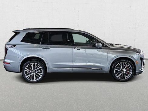 Used 2025 Cadillac XT6 Sport w/ Platinum Package image 4