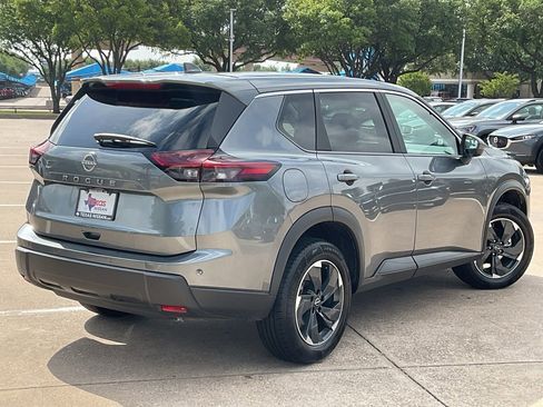 Used 2025 Nissan Rogue SV image 5