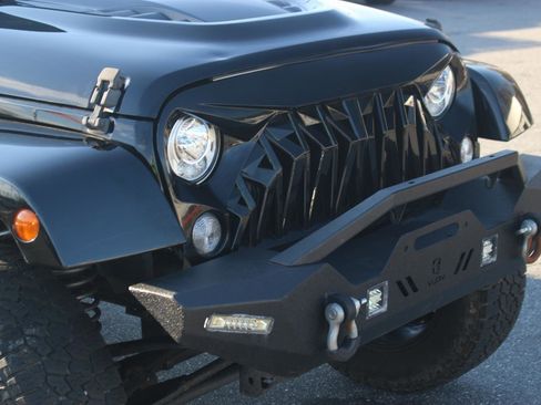 Used 2017 Jeep Wrangler 75th Anniversary image 9