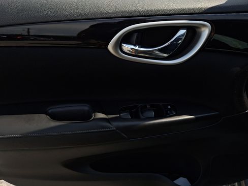 Used 2019 Nissan Sentra SV w/ Special Edition Package FWD image 12