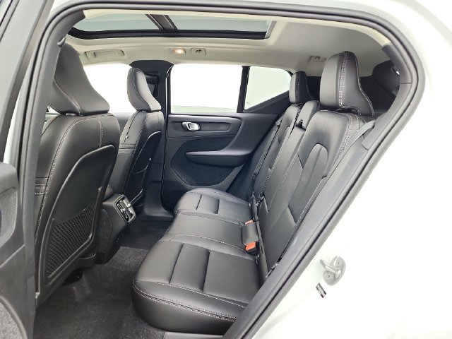 New 2026 Volvo XC40 B5 Plus w/ Protection Package Premier AWD/4WD image 29