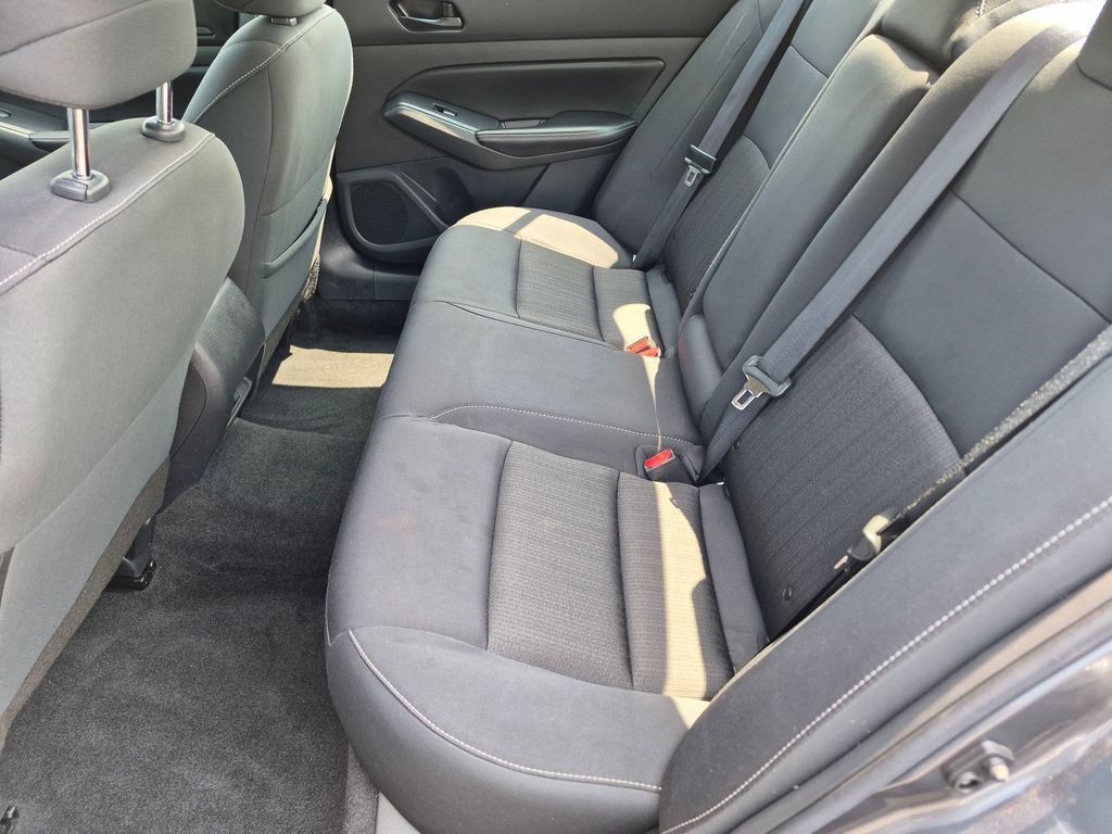 Used 2025 Nissan Altima 2.5 SV FWD image 21