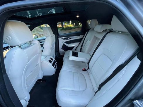 Used 2024 Jaguar F-PACE R-Dynamic S image 9