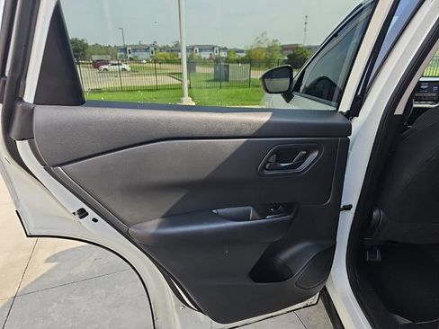Used 2024 Nissan Rogue S FWD image 13