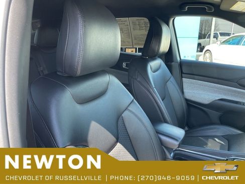 Used 2025 Jeep Compass Latitude AWD/4WD image 26
