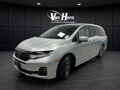 Used 2025 Honda Odyssey Elite image 3