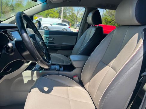 Used 2017 Kia Sedona LX w/ LX Essentials Premium Package FWD image 17