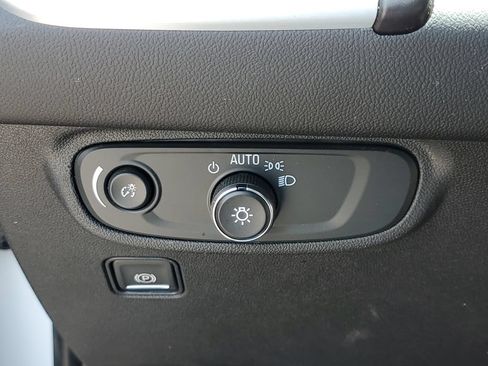 Used 2024 GMC Terrain SLE w/ Driver Convenience Package FWD image 18