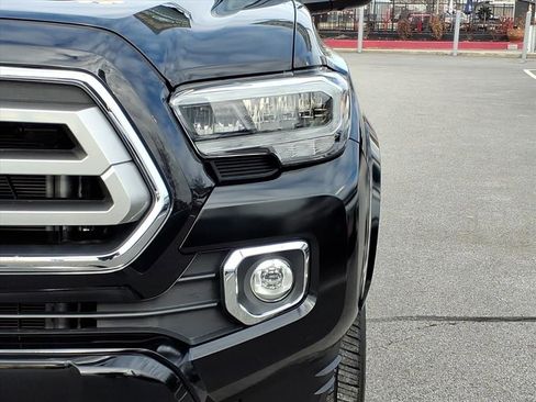 Used 2021 Toyota Tacoma Limited image 7