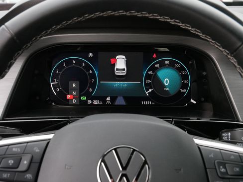 Certified 2025 Volkswagen Atlas Cross Sport SE w/ Panoramic Sunroof Package image 21