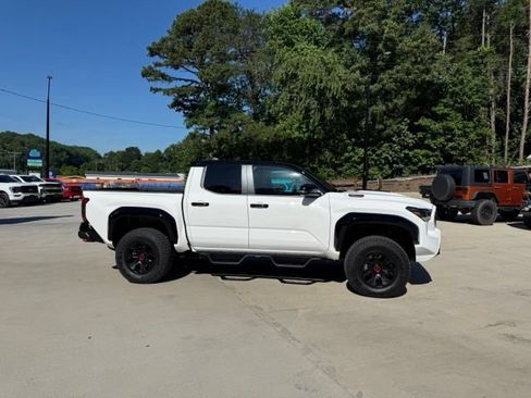 Used 2025 Toyota Tacoma TRD Pro AWD/4WD image 3