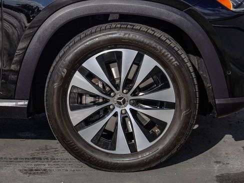 Used 2025 Mercedes-Benz GLE 450e 4MATIC image 11