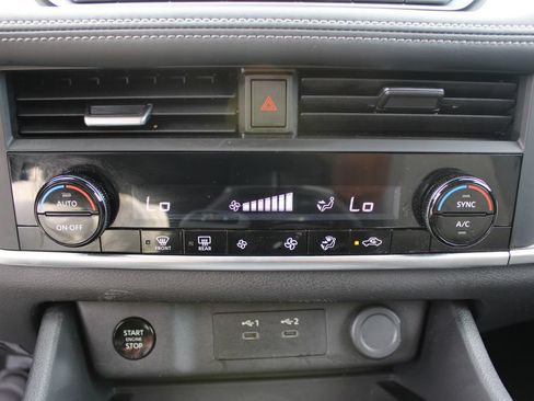 Used 2024 Nissan Rogue SV AWD/4WD image 23