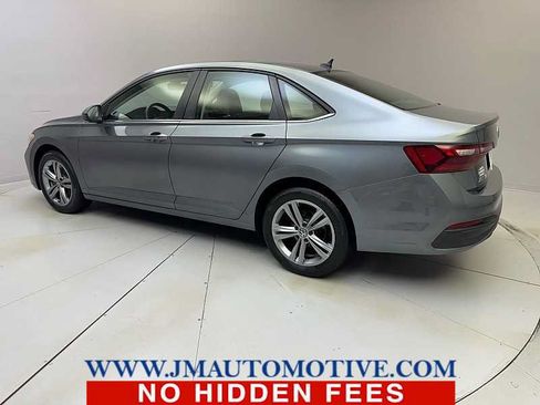 Used 2024 Volkswagen Jetta SE w/ Panoramic Sunroof Package FWD image 3
