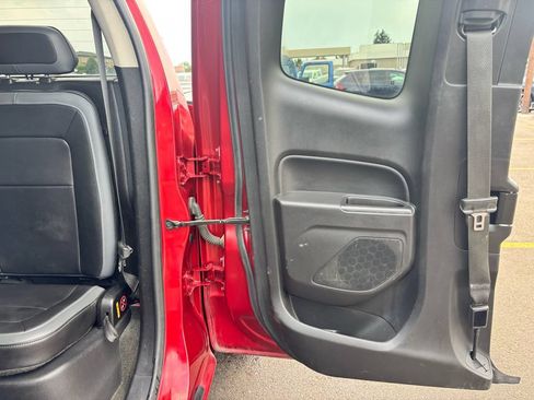 Used 2016 Chevrolet Colorado Z71 AWD/4WD image 12