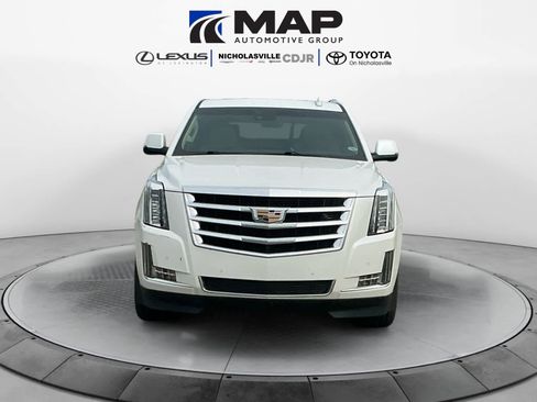 Used 2017 Cadillac Escalade Premium Luxury AWD/4WD image 8